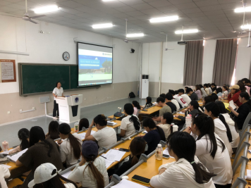 笃行实干练本领 匠心筑梦启新程--经管学院召开2024级岗位实习与毕业设计动员大会