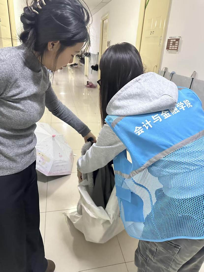 4dbb660c6438a0c13e2d56c424d4ff25