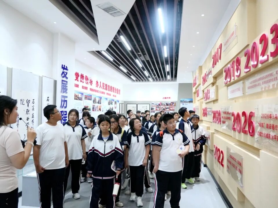 大手拉小手 匠心伴成长|我校关工委举办职教周职业技能体验活动