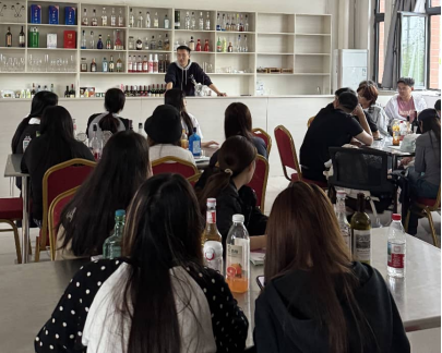 实训赋能精调酒技艺 匠心深耕筑时代新人