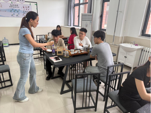 笃行习茶艺，匠心育新人--茶艺实训室D204筑牢文旅专业本领